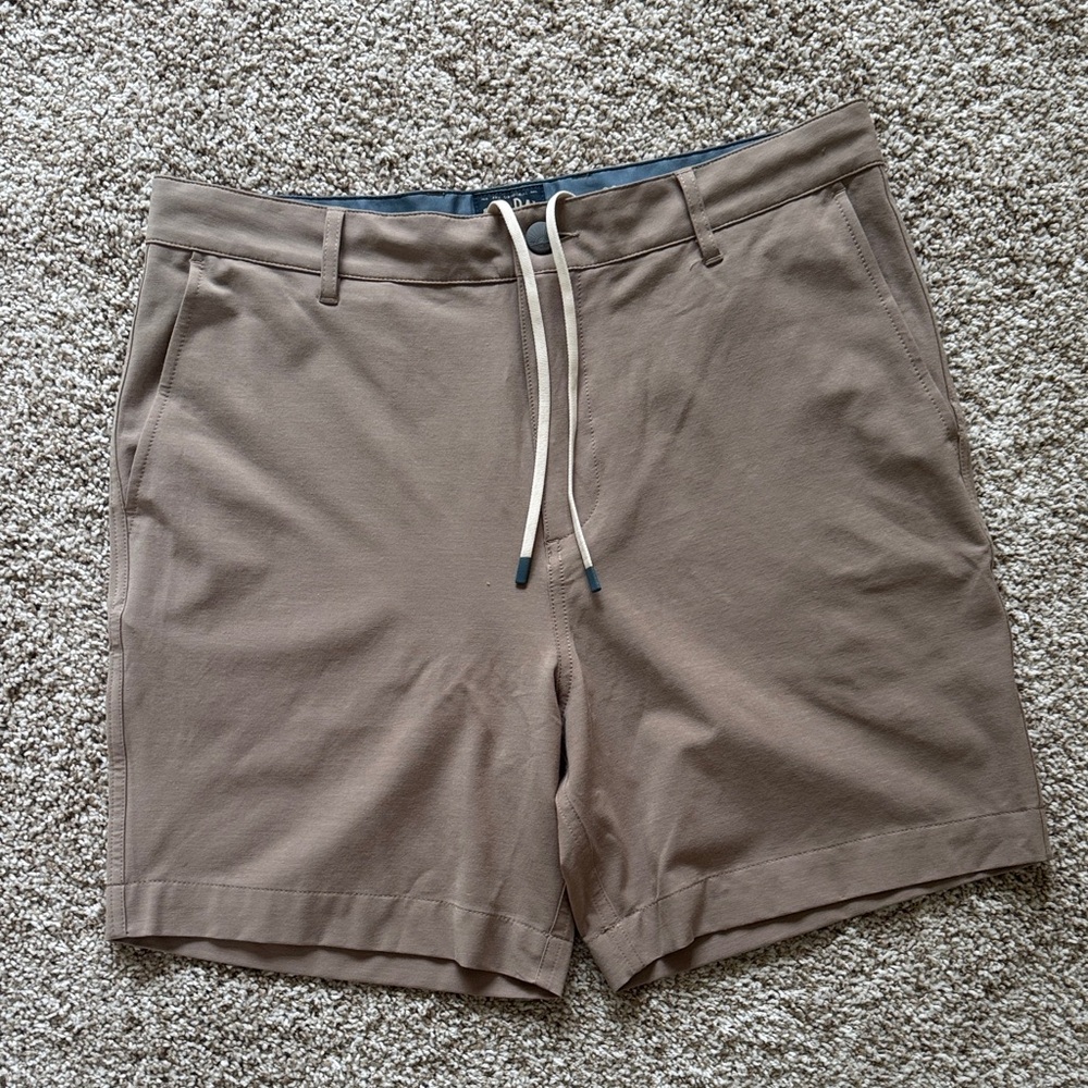 Faherty All Day Shorts Men’s Khaki Hybrid Chino Shorts Size 33